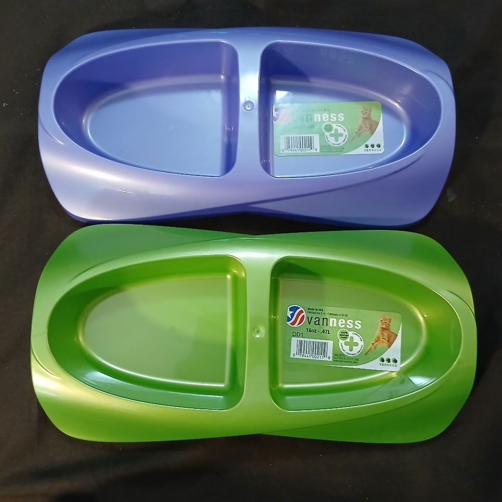 NWT Set Of 2. Small Pet Dog / Cat Feeding Bowls. Lime Green & Purple